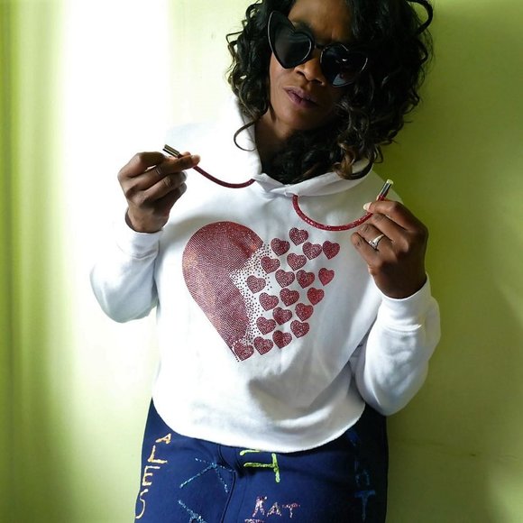 NWT Red Hearts Crystals On White Cropped Hoodie M - Picture 4 of 14